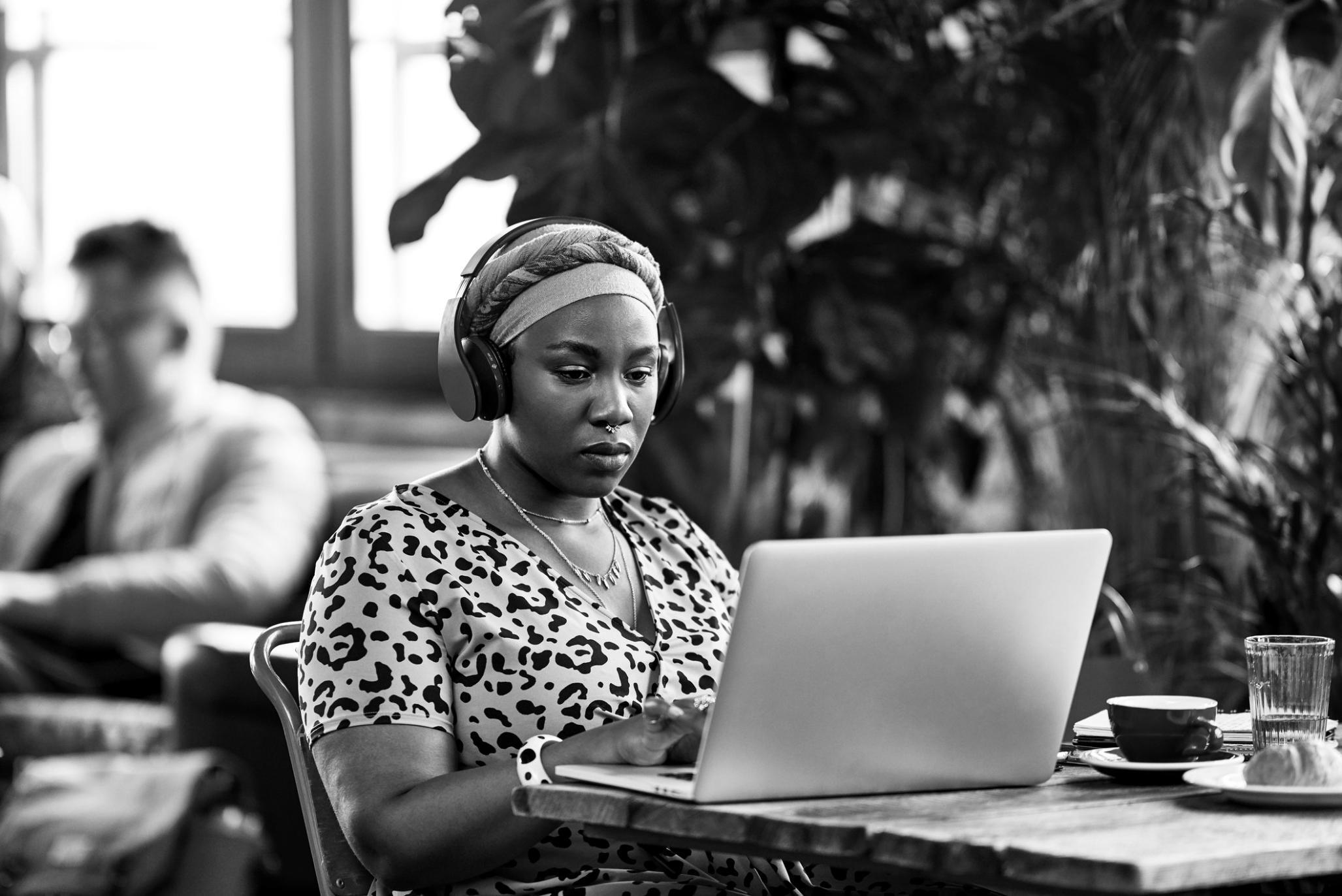 Instructor demonstrating investment analysis techniques to students